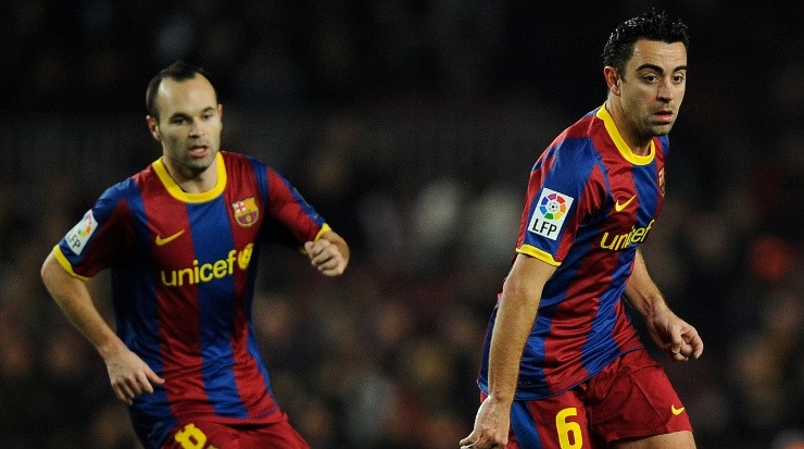 Iniesta (left) and Xavi playing for Barcelona. (David Ramos/Getty Images)