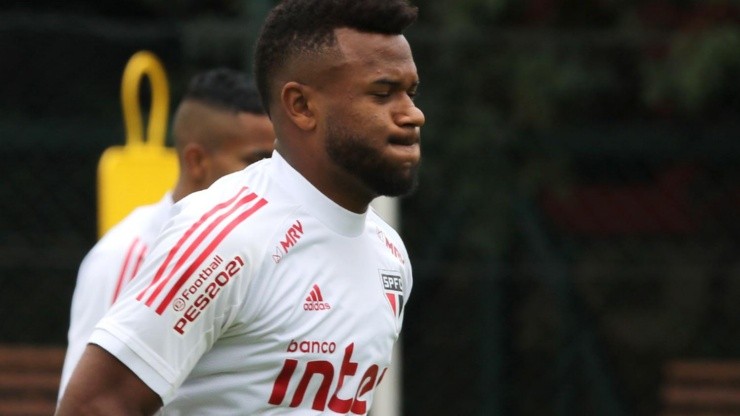 Rubens Chiri/saopaulofc.net - Luan pode receber "rival" pela posição no São Paulo