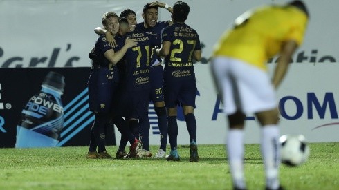 Pumas Tabasco festeja un gol ante Venados