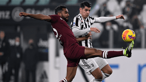 Acción de juego entre Torino y Juventus.