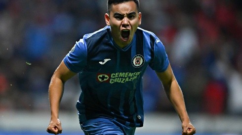 Rodríguez marca el segundo gol para Cruz Azul.