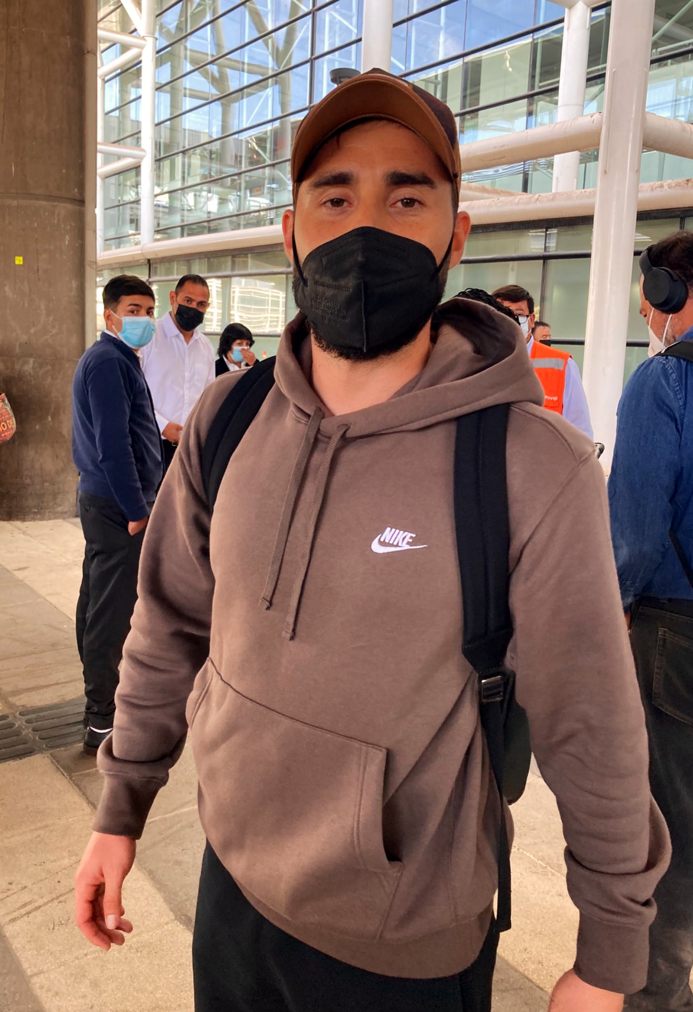 El volante nacional arribó al país durante esta mañana | Foto: Twitter @Gonzalo_Quiroz 