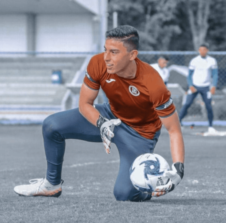 Misael Corona entrenando con Cruz Azul