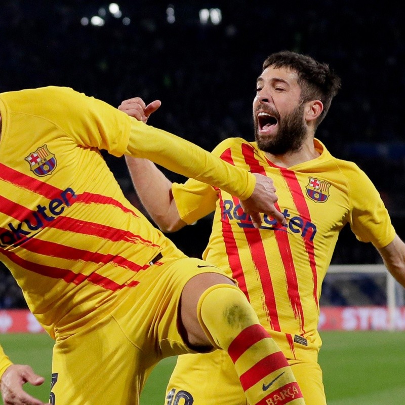 VIDEO | Piqué se vistió de delantero con un golazo ante Napoli