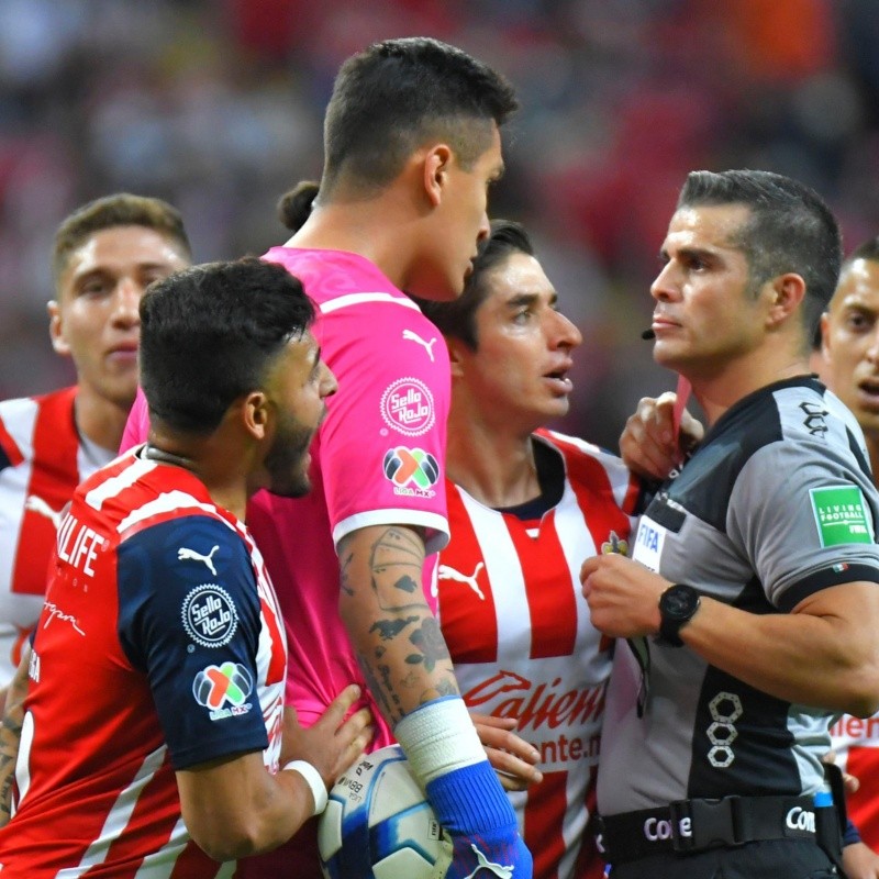 ¿El arbitraje dañó a Chivas? El Rebaño explota y de paso le pega al América