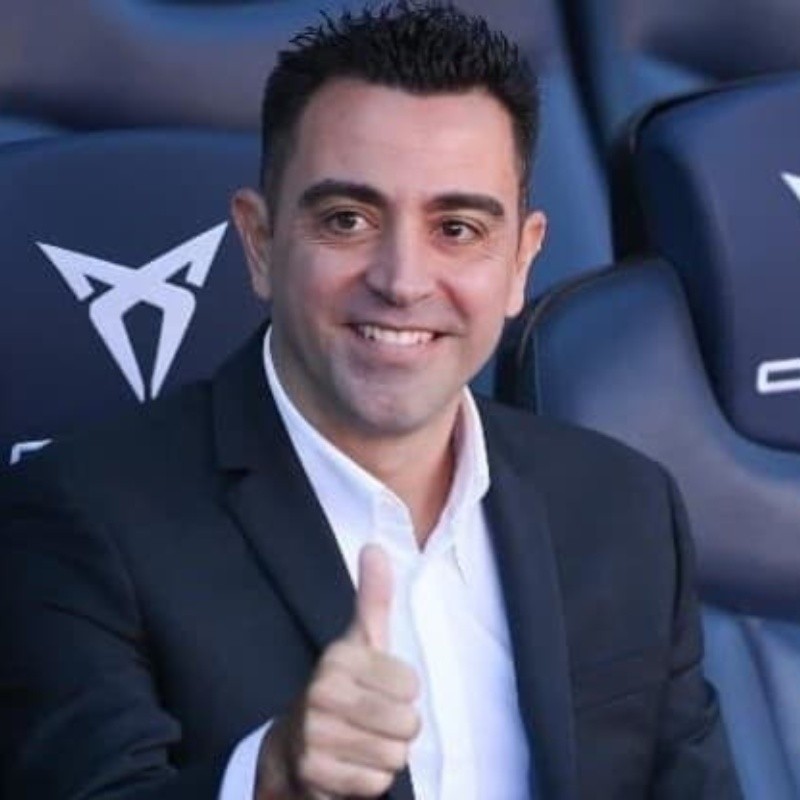 Sem esconder admiração, Xavi se rende ao talento de atacante do Barcelona: "Contratação espetacular"