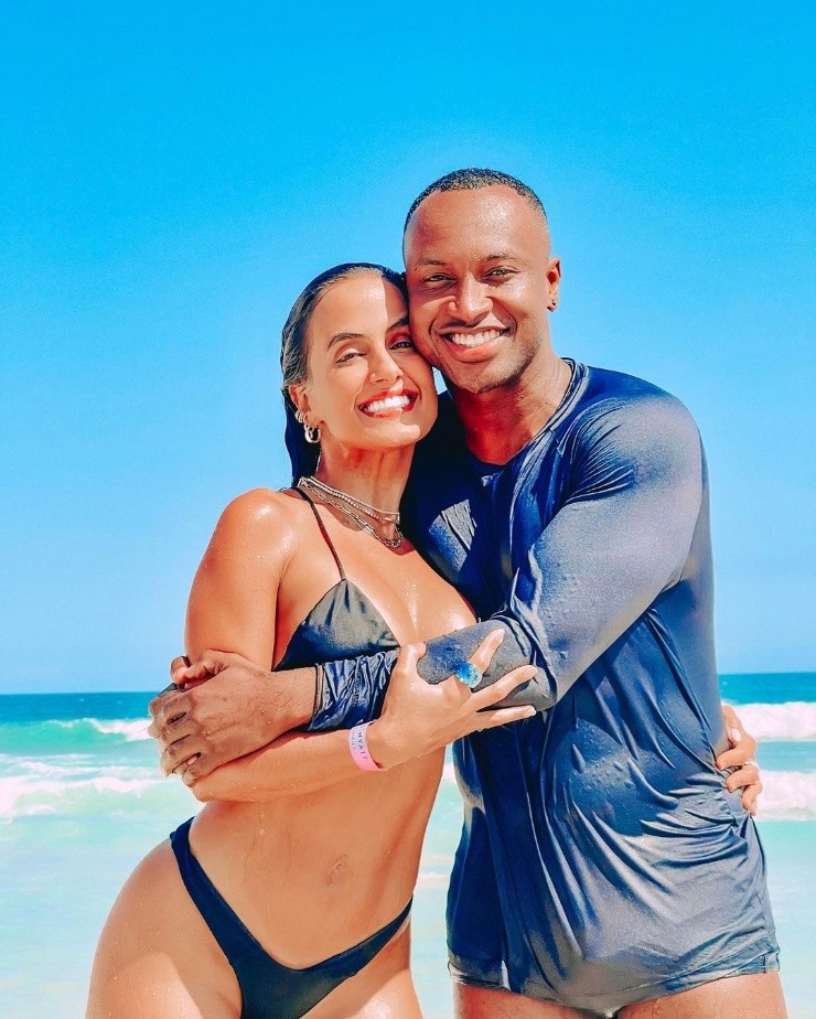 Thiaguinho e Carol Peixinho assumiram o namoro no dia de ontem (26) (Reprodução/Instagram)