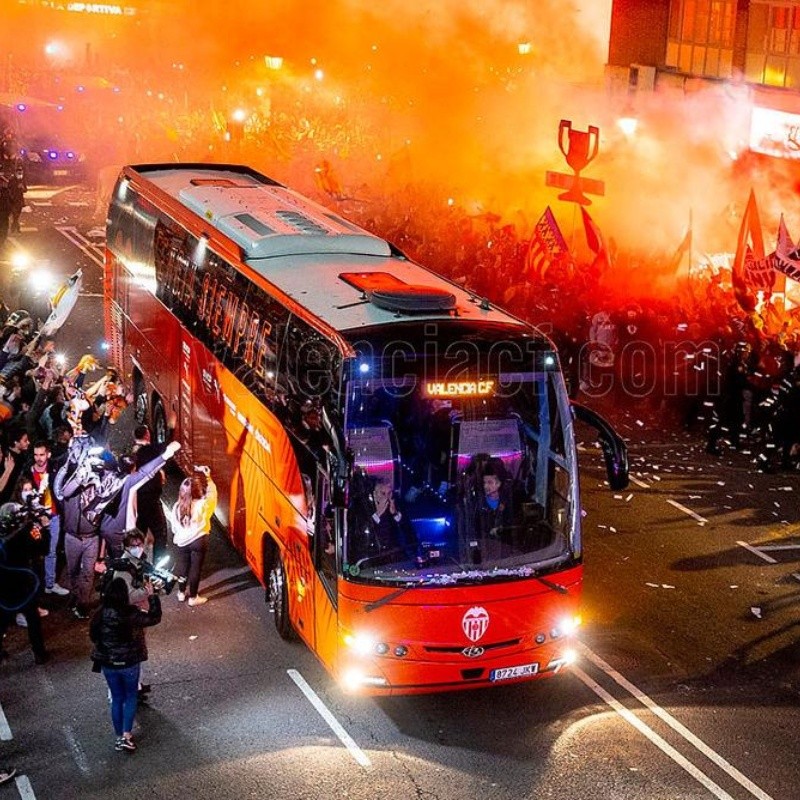 Masivo recibimiento que le dieron a Valencia antes de su partido de Copa del Rey