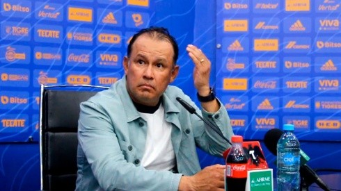 Juan Reynoso en conferencia de prensa tras partido de Cruz Azul vs. Tigres.
