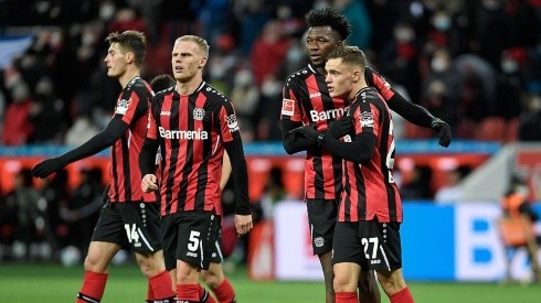 Bayer Leverkusen en festejo de gol.