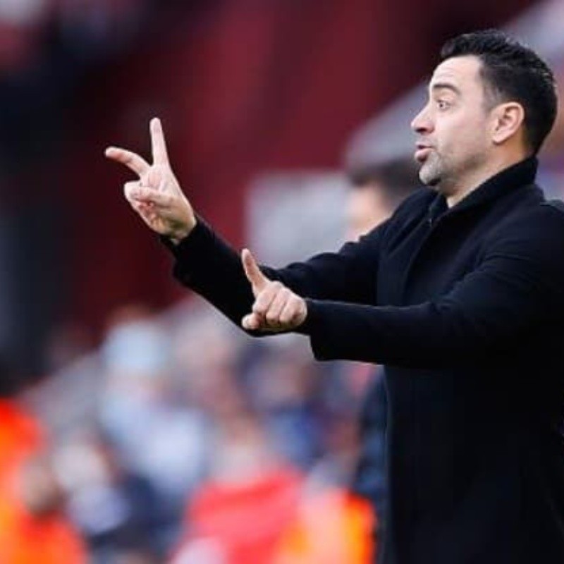 Xavi se rende ao talento de defensor do Barcelona  e fala sobre seu futuro: "Depende do Clube" 