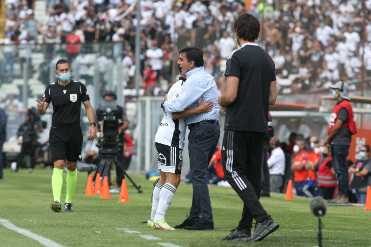 Gustavo Quinteros celebrando uno de los tantos del Cacique | Foto: Agencia Uno 