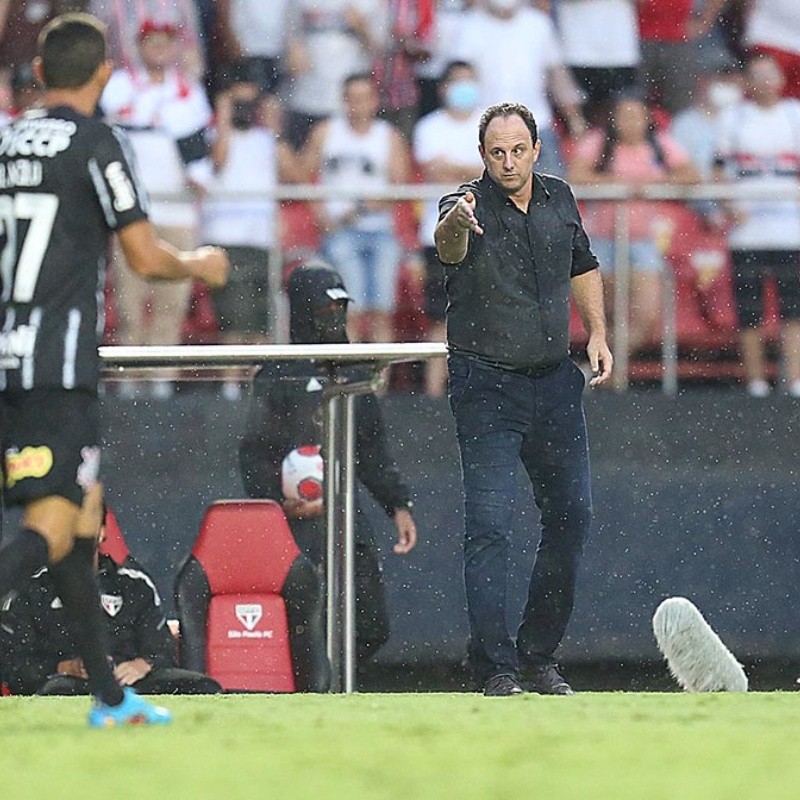 Pedrinho enche a bola de Ceni após vitória no clássico: “Vai ser um dos grandes do Brasil”