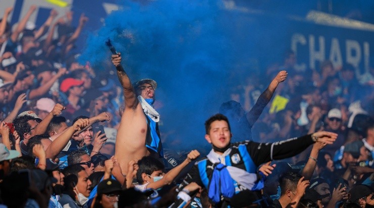 Querétaro&#039;s supporters. (Manuel Velasquez/Getty Images)