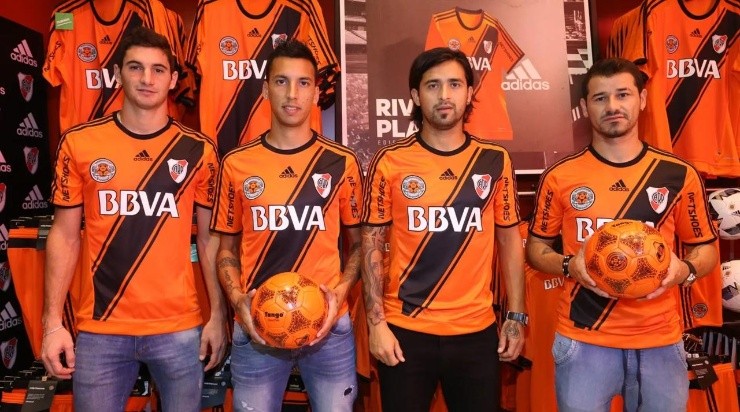 River Plate orange kit (Goal)