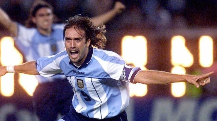 Argentina Bielsa era home kit in 2001 (El Grafico)