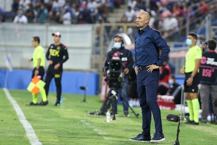 El entrenador de los Cruzados confía en revertir el mal momento de la UC | Foto: Agencia Uno El entrenador de los Cruzados confía en revertir el mal momento de la UC | Foto: Agencia Uno