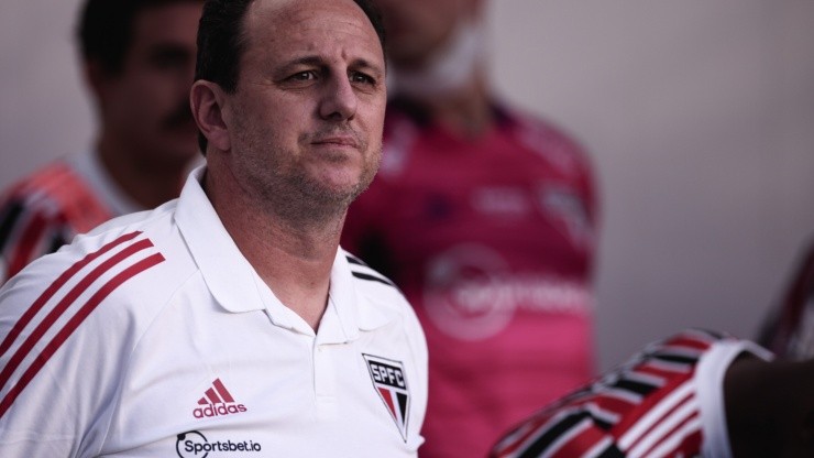 Rogerio Ceni técnico do São Paulo durante partida contra o Santos no estádio Vila Belmiro pelo Campeonato Paulista 2022. Foto: Ettore Chiereguini/AGIF