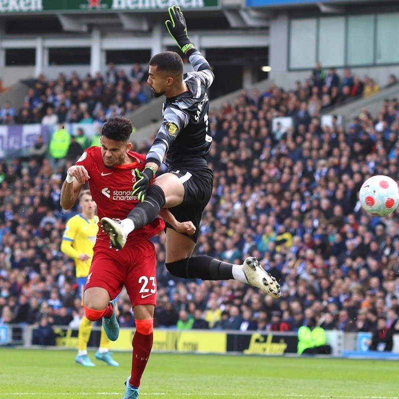 Video: Luis Díaz se llevó un recuerdo tras su segundo gol con Liverpool