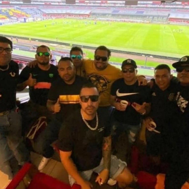 La Rebel asistió a UN PALCO en el Estadio Azteca