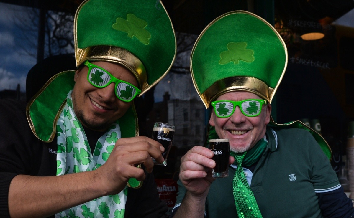 Green is the colour as thousands arrive for St Patrick's Day