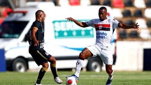 Thiago Calil/AGIF - Emerson Santos, volante do Botafogo-SP