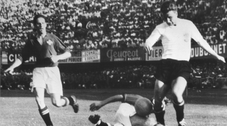A picture of the defeat Switzerland suffered against Austria in 1954 World Cup. (Getty Images)