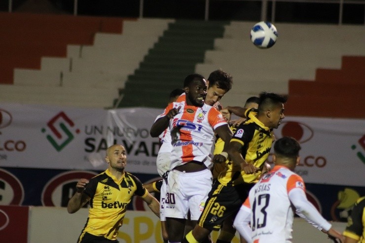 Gracias a el gol de Waterman, el conjunto Minero llego a la cima del campeonato | Foto: Agencia Uno 