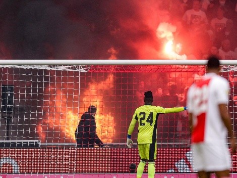 Gradas en llamas: incendio en pleno clásico Ajax-Feyenoord