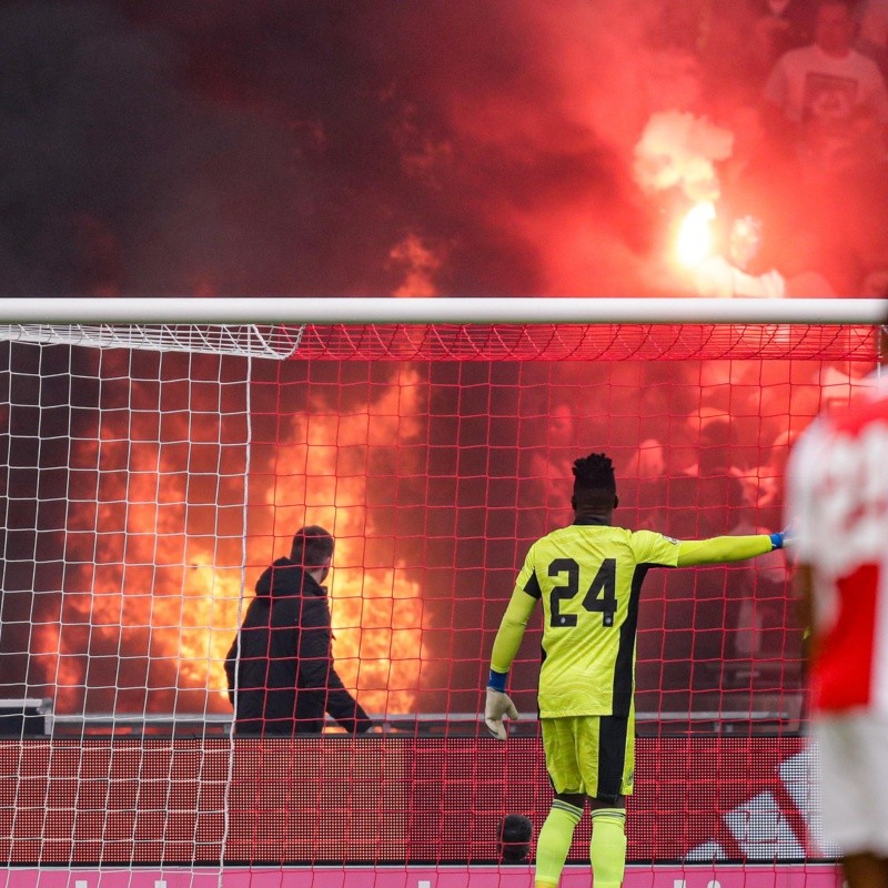 Gradas en llamas: incendio en pleno clásico Ajax-Feyenoord