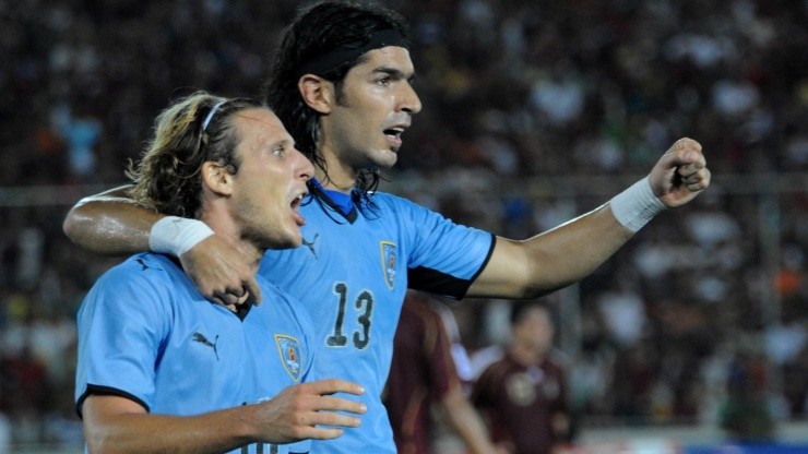 Diego Forlán y Sebastián Abreu, dos de las figuras de la máxima goleada de Uruguay en las Eliminatorias