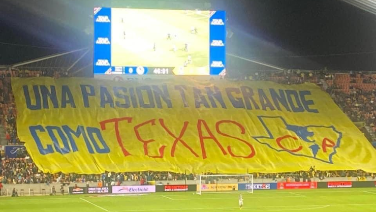 Manta de La Monumental del América en USA. (@LAMONUMENTALUSA)