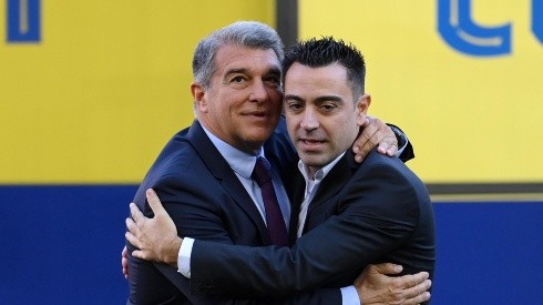 Joan Laporta y Xavi Hernández se frotan las manos.