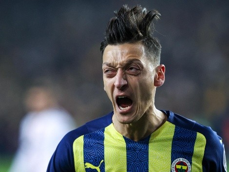 Özil, apartado de Fenerbahçe por insultar a su entrenador