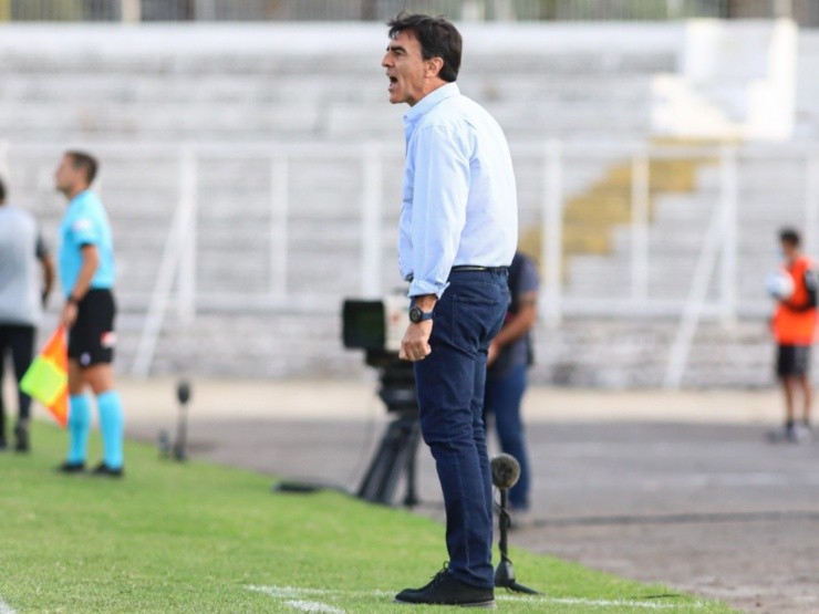 El estratega del Cacique mostró su descontento por la programación | Foto: Agencia Uno 