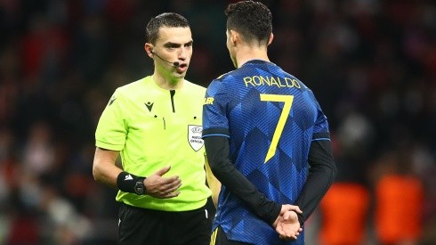 Ovidiu Hategan, dirigió el partido de vuelta entre el Atlético de Madrid y el Manchester United por la Champions.