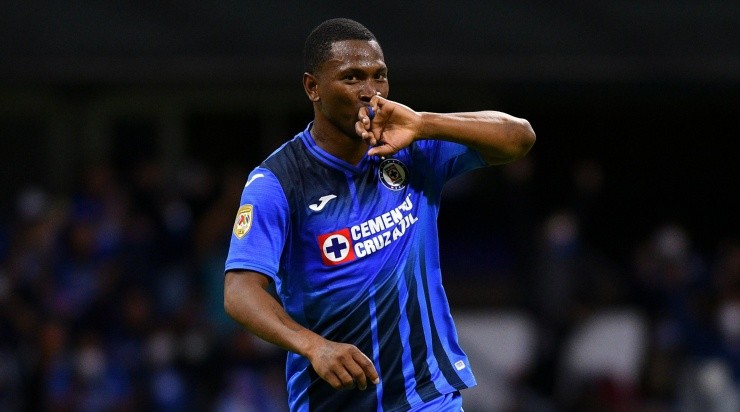 Bryan Angulo se quedaría en Cruz Azul