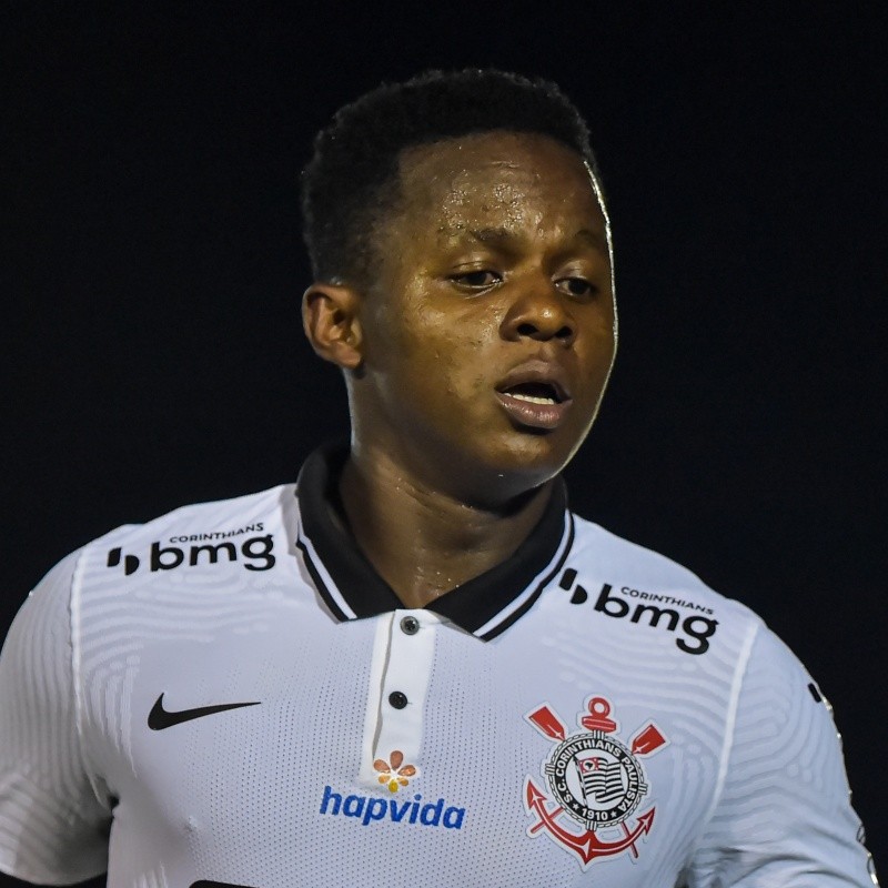 Cazares causa na Argentina e toma atitude parecida dos tempos no Corinthians