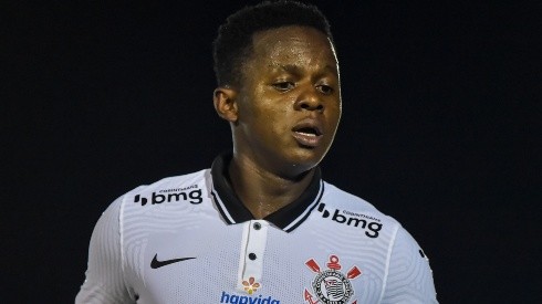Cazares com a camisa do Corinthians - Foto: Thiago Ribeiro/AGIF