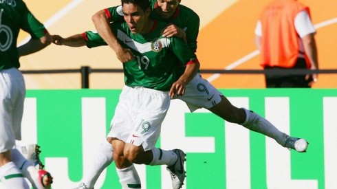 Omar Bravo celebra un gol en Alemania 2006 (JAM MEDIA)