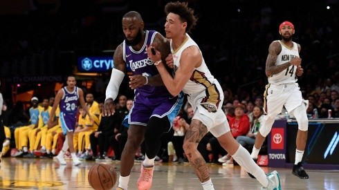 LeBron James y Jaxson Hayes.