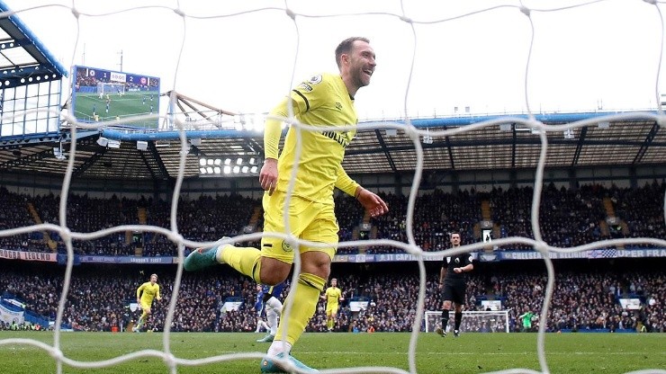 Festejo de gol de Eriksen.