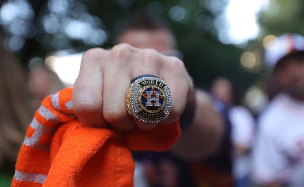Who is the MLB player with most World Series rings?