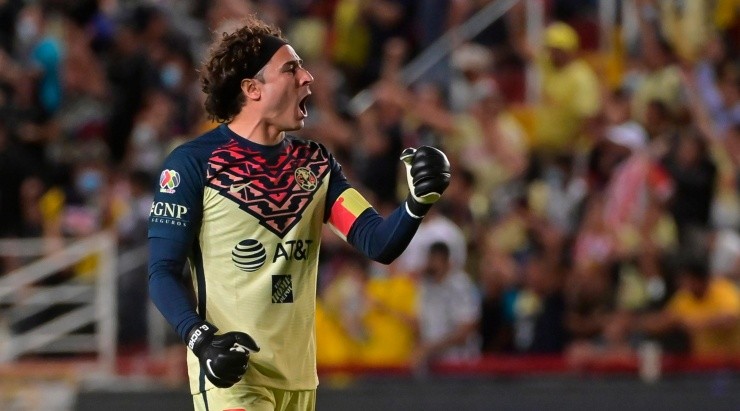 Aguascalientes, Aguascalientes, 2 de abril de 2022. Guillermo Ochoa en festejo de gol, durante el partido de la jornada 12 del torneo Grita Mexico Clausura 2022 de la Liga BBVA MX, entre los Rayos del Necaxa y las Águilas del America, celebrado en el estadio Victoria. Foto: Imago7/ Sebastian Laureano Miranda
