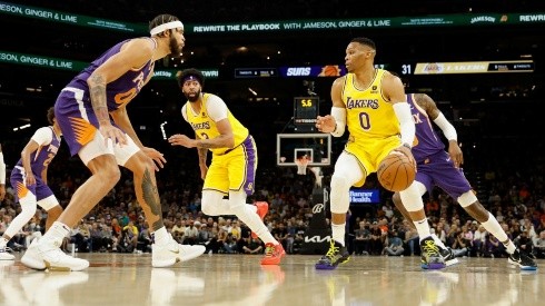 Russell Westbrook y Anthony Davis ante Phoenix Suns