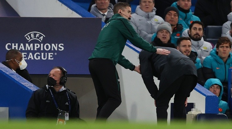 Carlo Ancelotti looks hurt after Federico Valverde accidentally collided with him during Real Madrid’s win over Chelsea. (James Williamson – AMA/Getty Images)