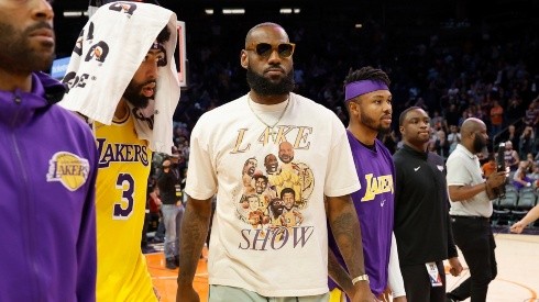 LeBron James junto a Anthony Davis y plantel de Los Angeles Lakers