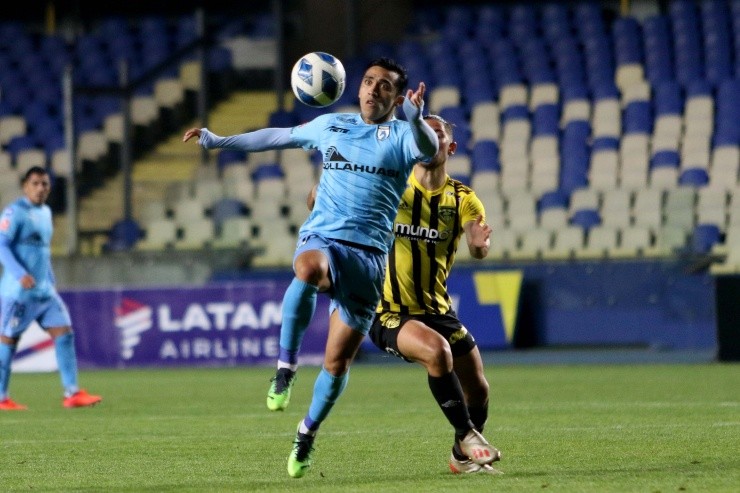 El partido que inauguró esta octava fecha fue bastante polémico | Foto: Agencia Uno 