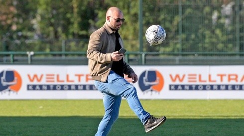 Sneijder dominando la pelota.