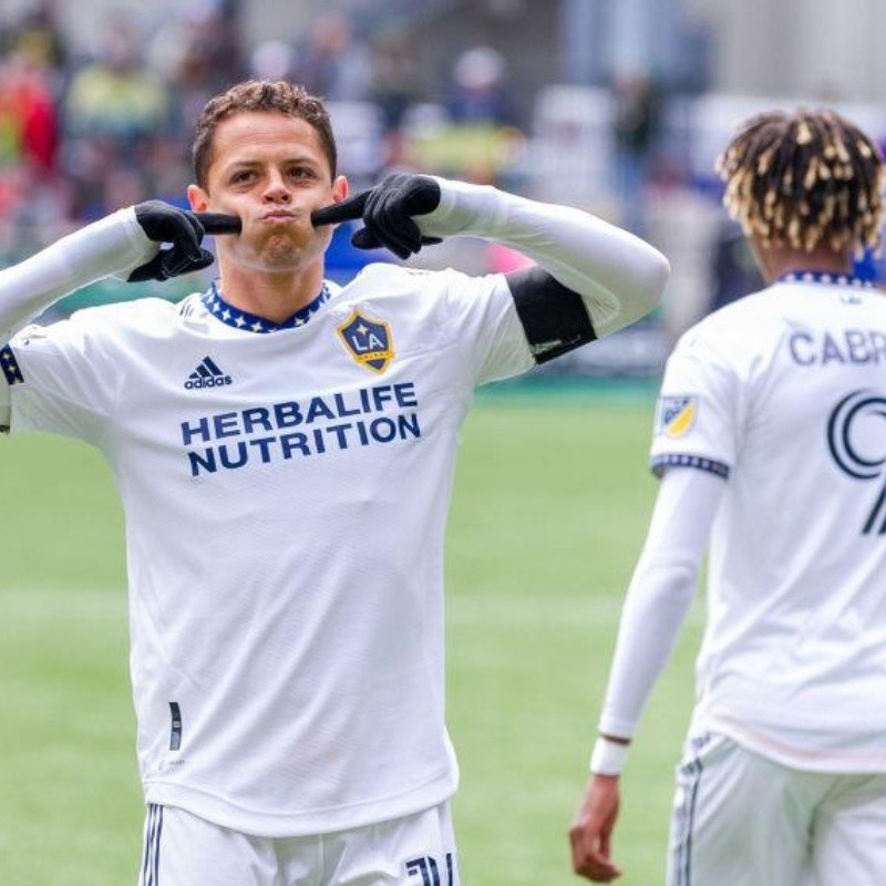 Chicharito adelantó al Galaxy en el Clásico del Tráfico con un golazo